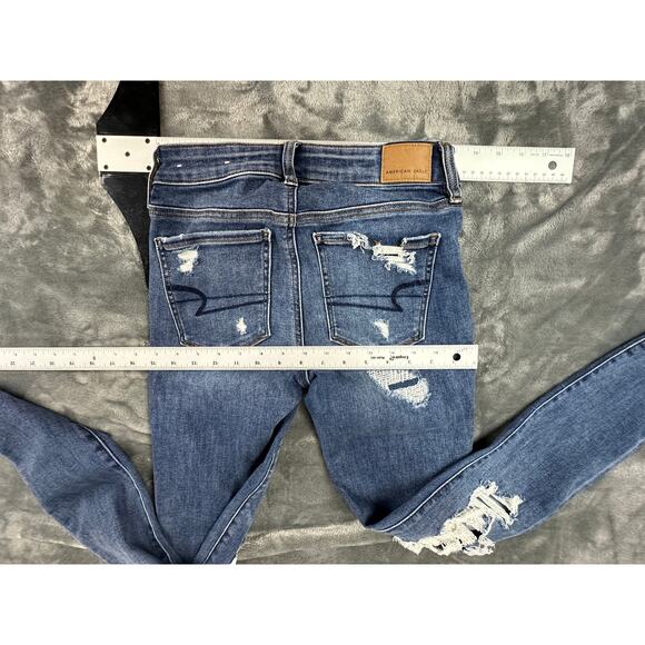 American Eagle next level stretch size 2 jeggin crop distressed medium blue wash - Picture 14 of 15